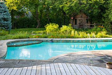 Swimmingpool im Garten