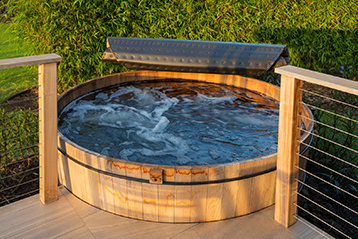  - Hot Tub - skandinavischer Badespaß für daheim