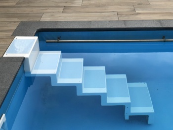 Pool Treppe Eleganz aus Polyester | Breite 60 cm