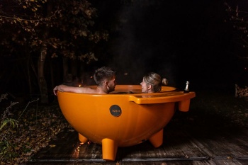 Dutchtub Original in Orange, Hottub holzbefeuert, inkl. Zubehör