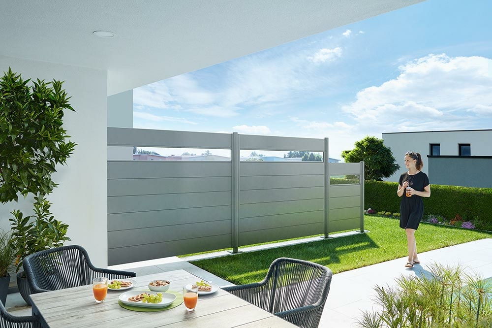 Sichtschutz aus Metall mit Acrylglas von biohort